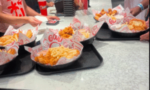 RAISING CANE'S bOX COMBO